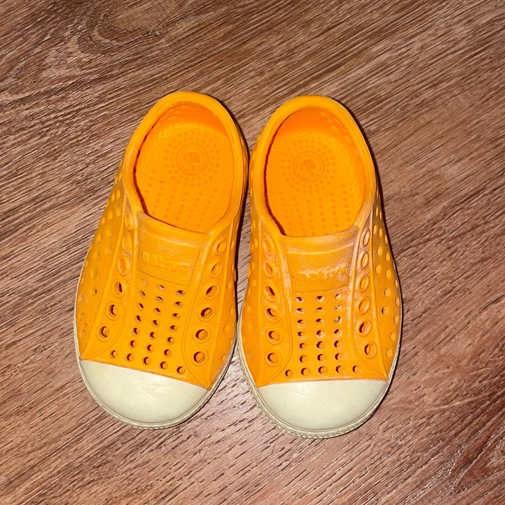 Children’s orange natives size C4